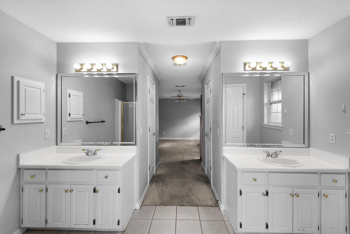 Bathroom, Dual Sink Vanities, Interior