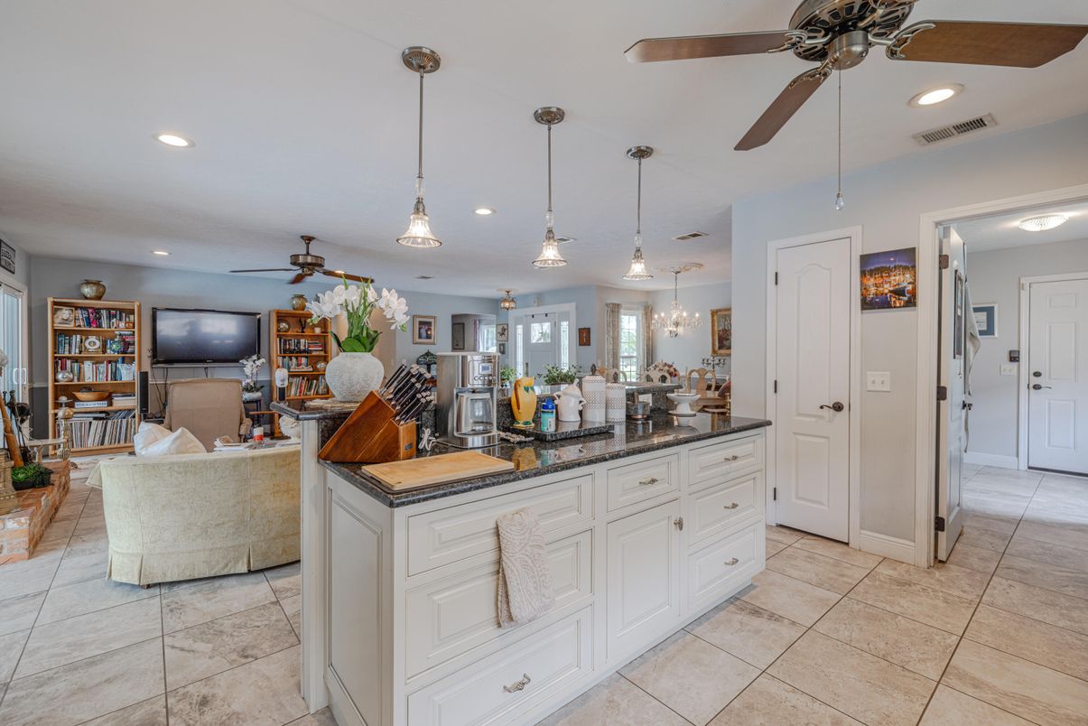 Interior, Living room, Pendant Lights, Recessed Lighting