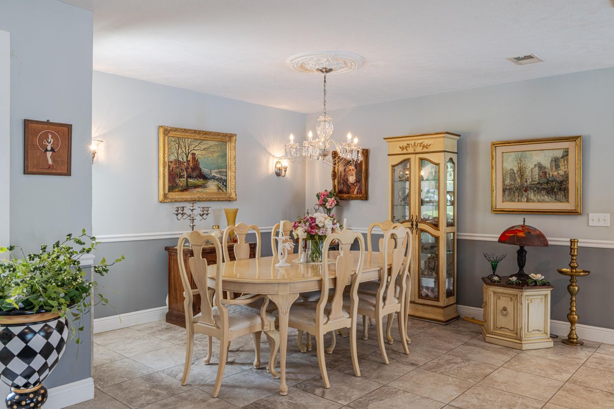 Chandelier, Dining room, Interior