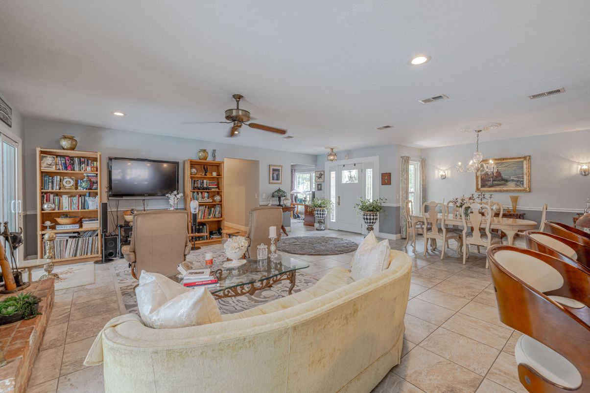 Dining room, Interior, Living room, Recessed Lighting