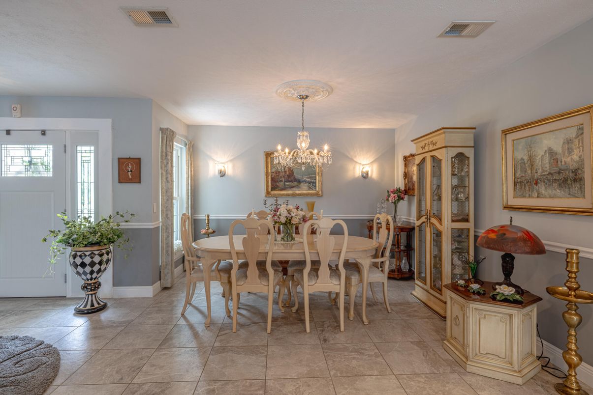 Chandelier, Dining room, Interior