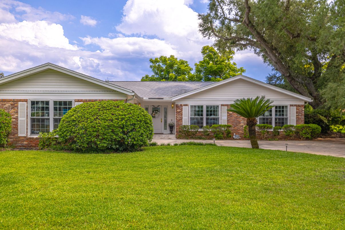 Exterior, Facade, Brick Facade, Ranch
