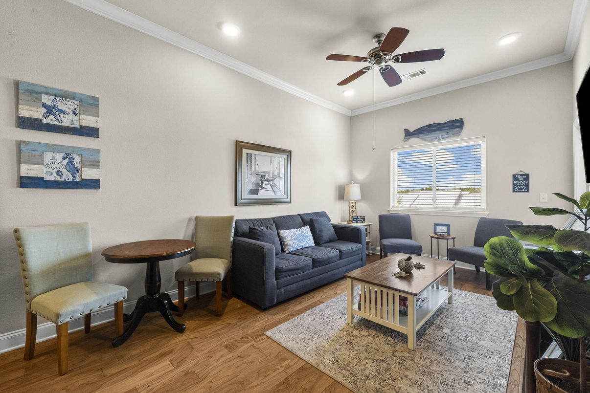 Interior, Living room, Recessed Lighting, Wood Texture Flooring