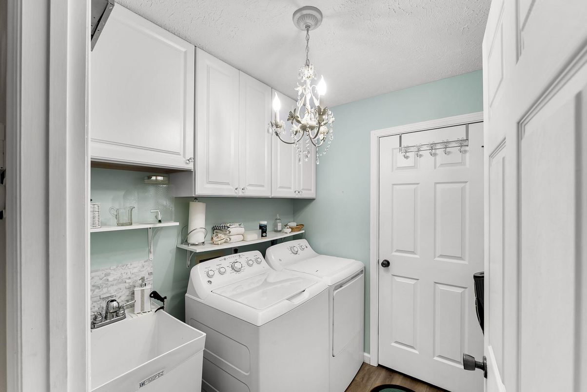 Chandelier, Interior, Washer, Wood Texture Flooring