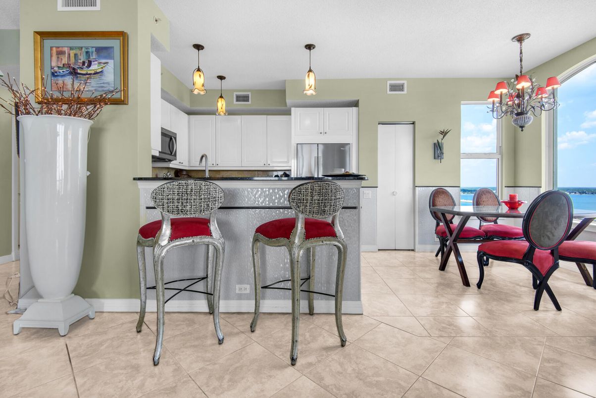 Chandelier, Dining room, Interior, Kitchen, Pendant Lights, Stainless Steel Appliances, Water