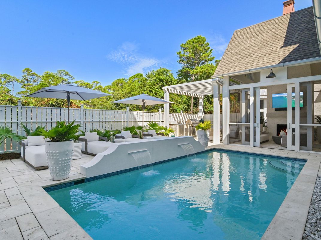 Exterior, Pool