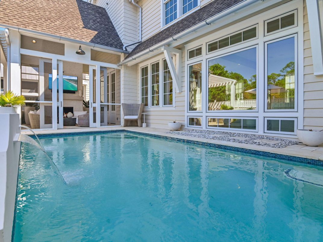 Exterior, Pool
