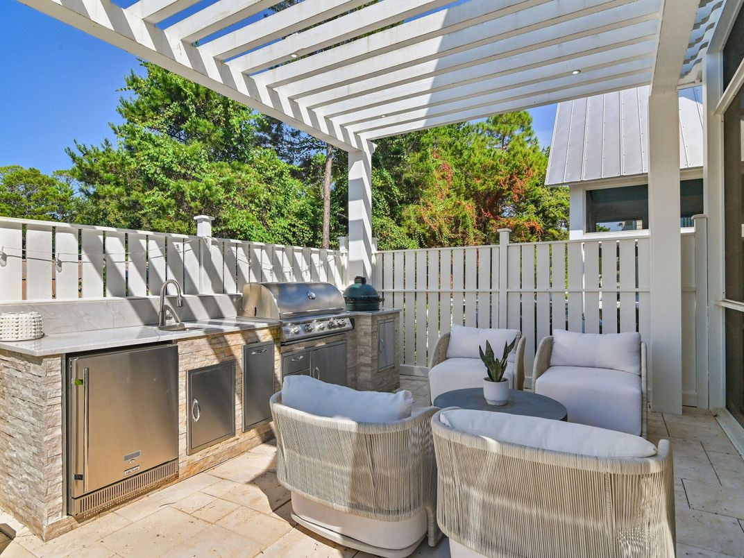 Exterior, Outdoor Kitchen