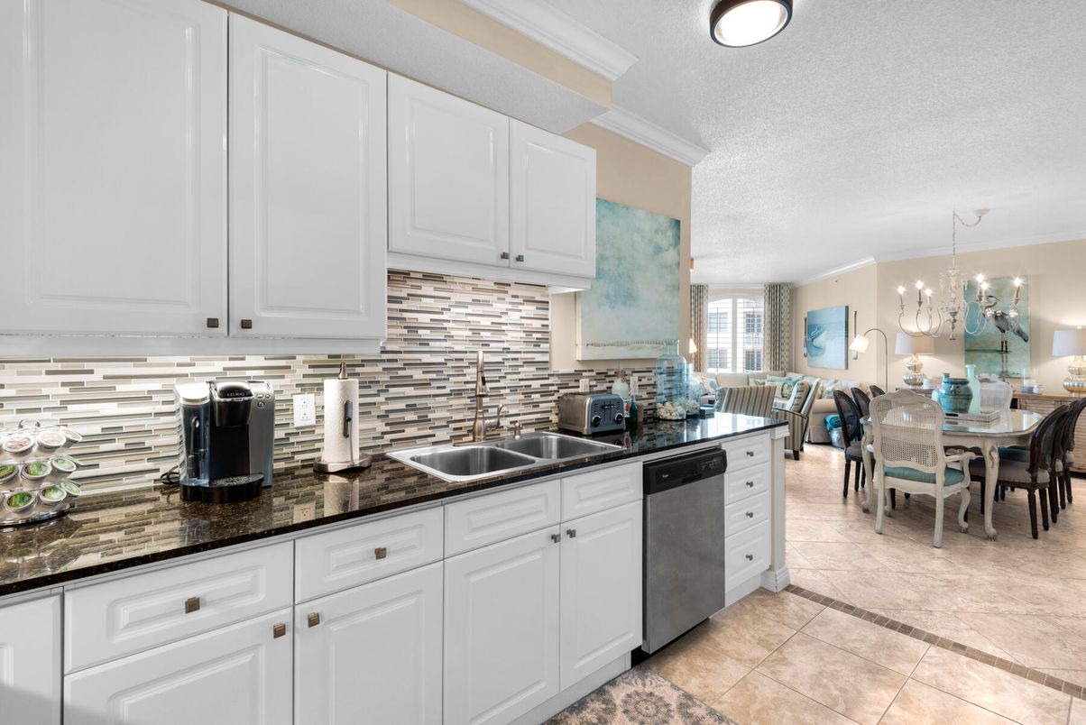 Chandelier, Dining room, Interior, Kitchen
