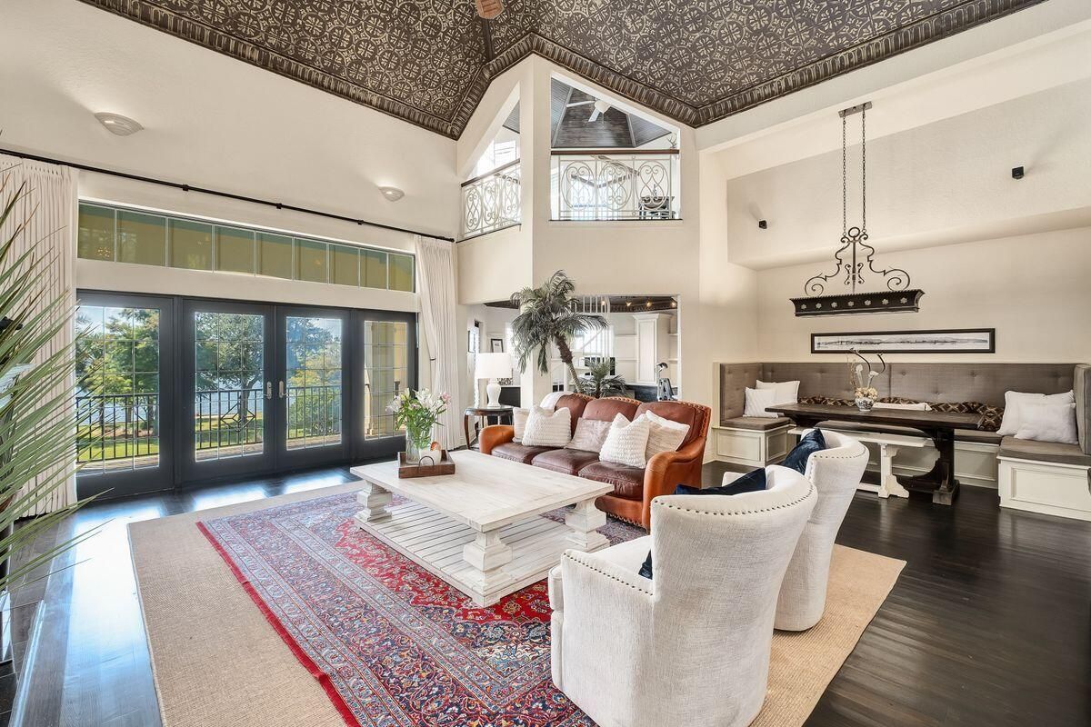 Interior, Living room, Pendant Lights, Wood Texture Flooring