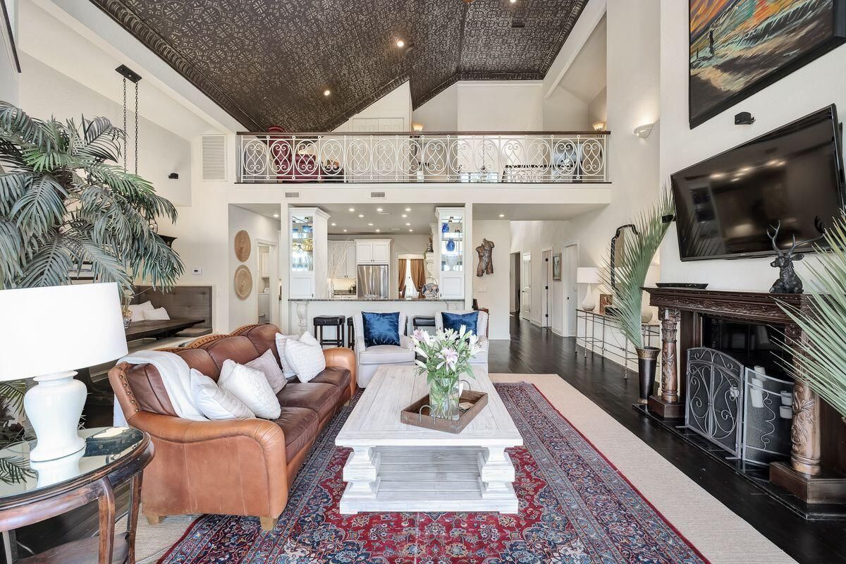 Fireplace, Interior, Living room, Pendant Lights, Recessed Lighting, Wood Texture Flooring