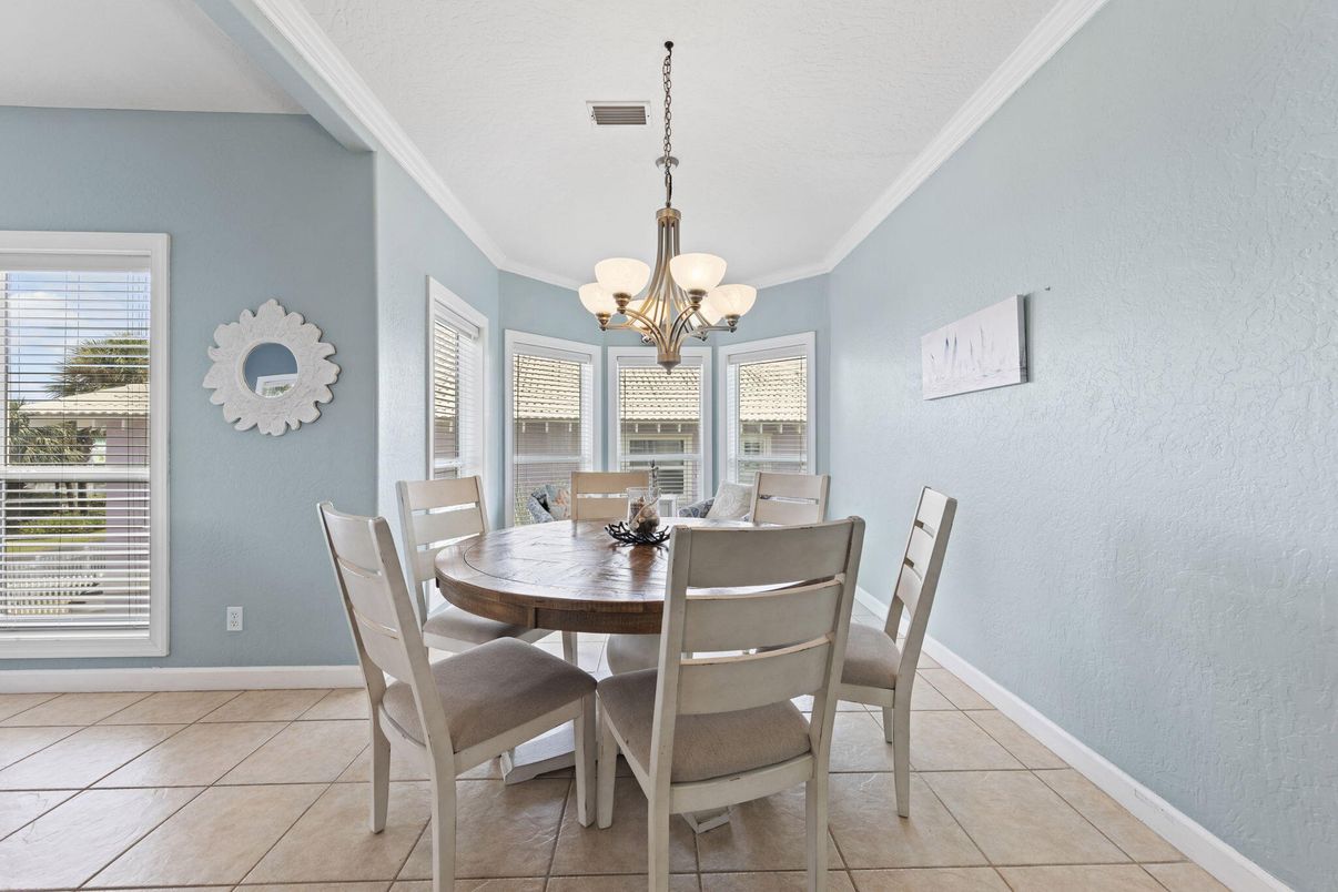 Chandelier, Dining room, Interior