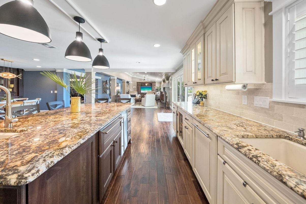 Dining room, Interior, Kitchen, Pendant Lights, Recessed Lighting, Wood Texture Flooring