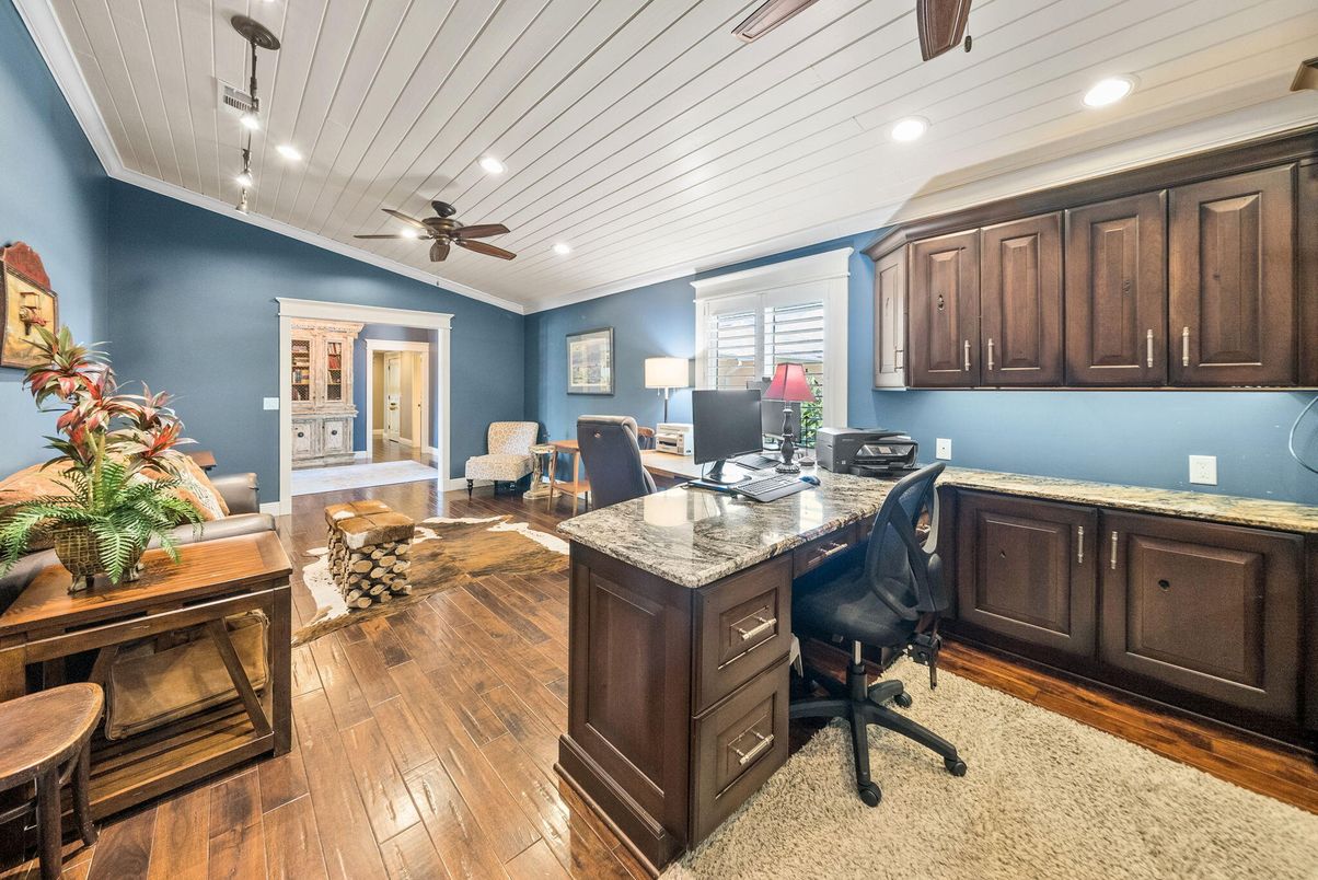 Home Office, Interior, Recessed Lighting, Wood Texture Flooring