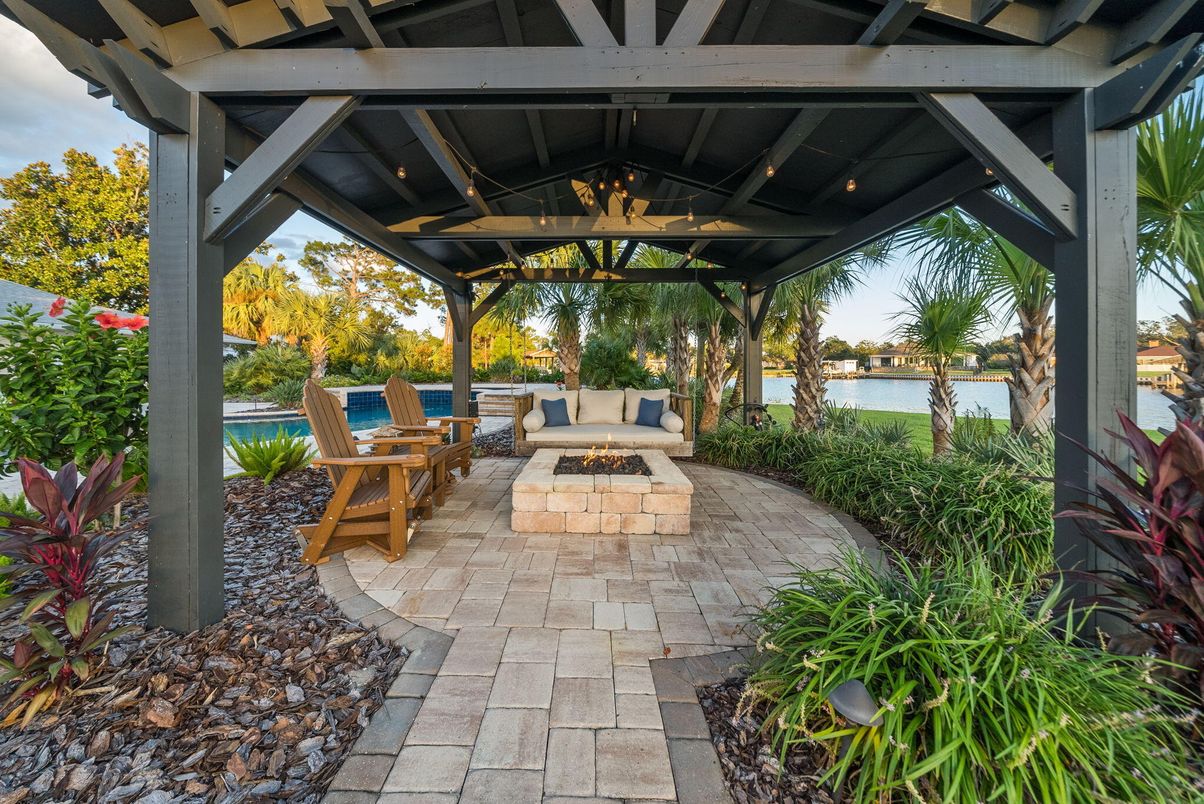 Exterior, Fireplace, Water