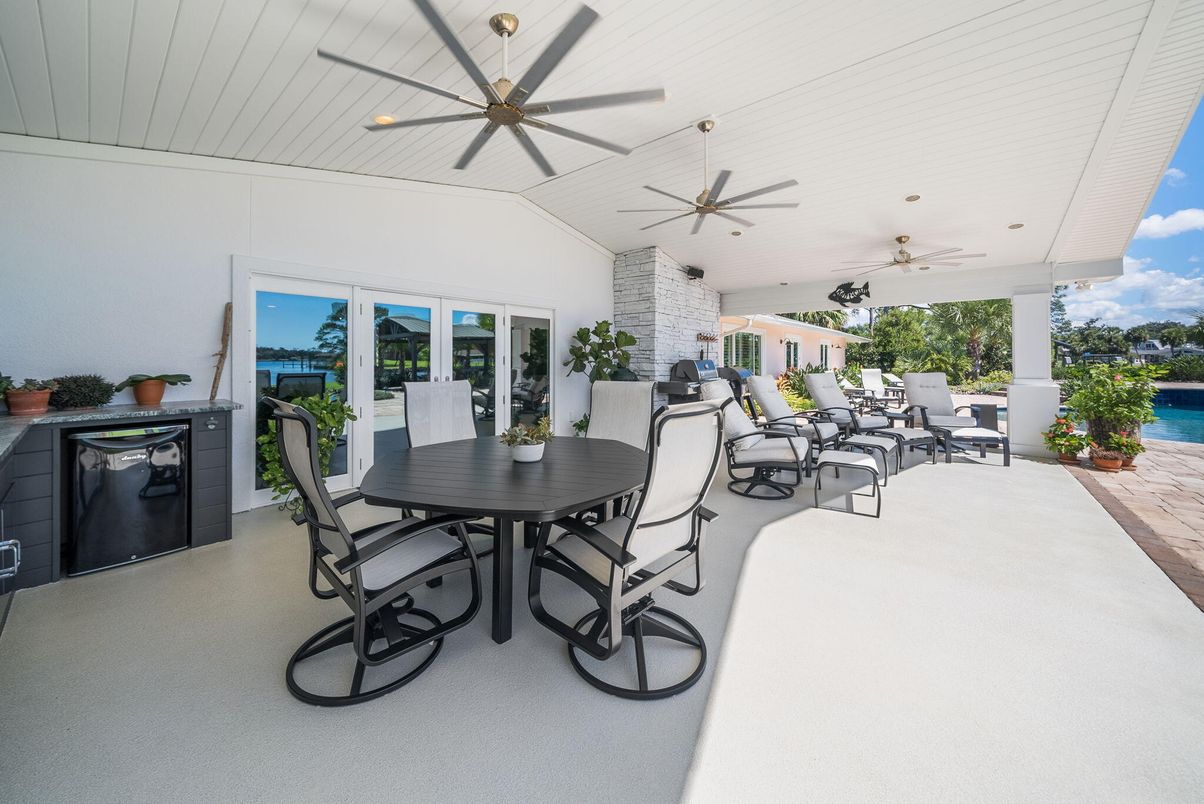 Exterior, Recessed Lighting, Water