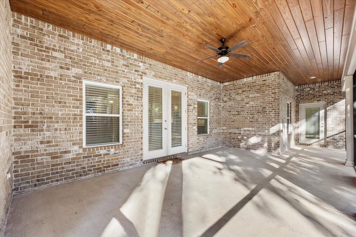 Empty room, Interior, Stone Walls, Wooden Ceilings