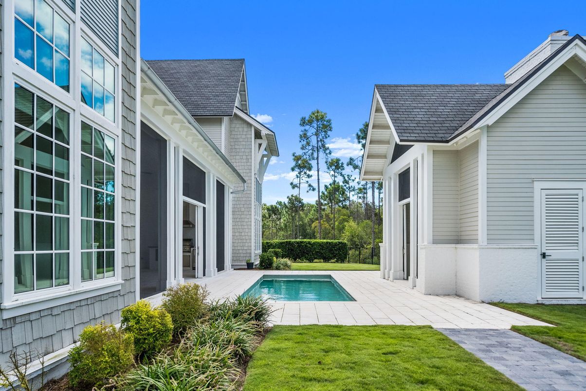 Exterior, Pool