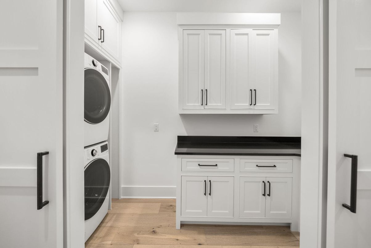 Interior, Utility Closets, Washer, Wood Texture Flooring
