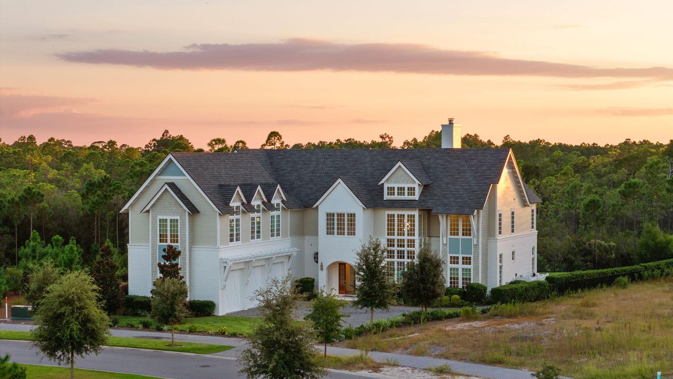 Attached, Exterior, Facade, Farmhouse