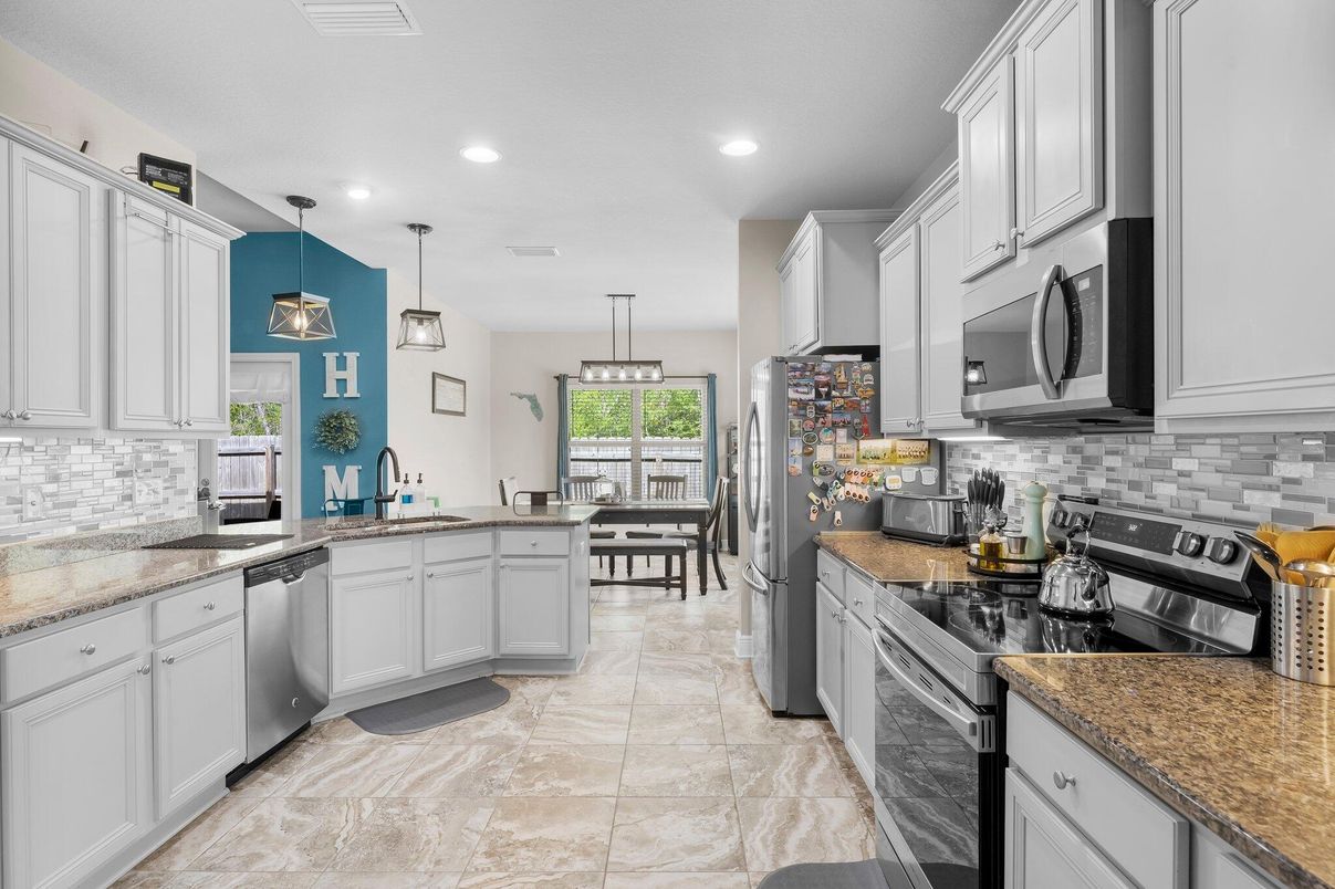 Dining room, Interior, Kitchen, Pendant Lights, Recessed Lighting, Stainless Steel Appliances