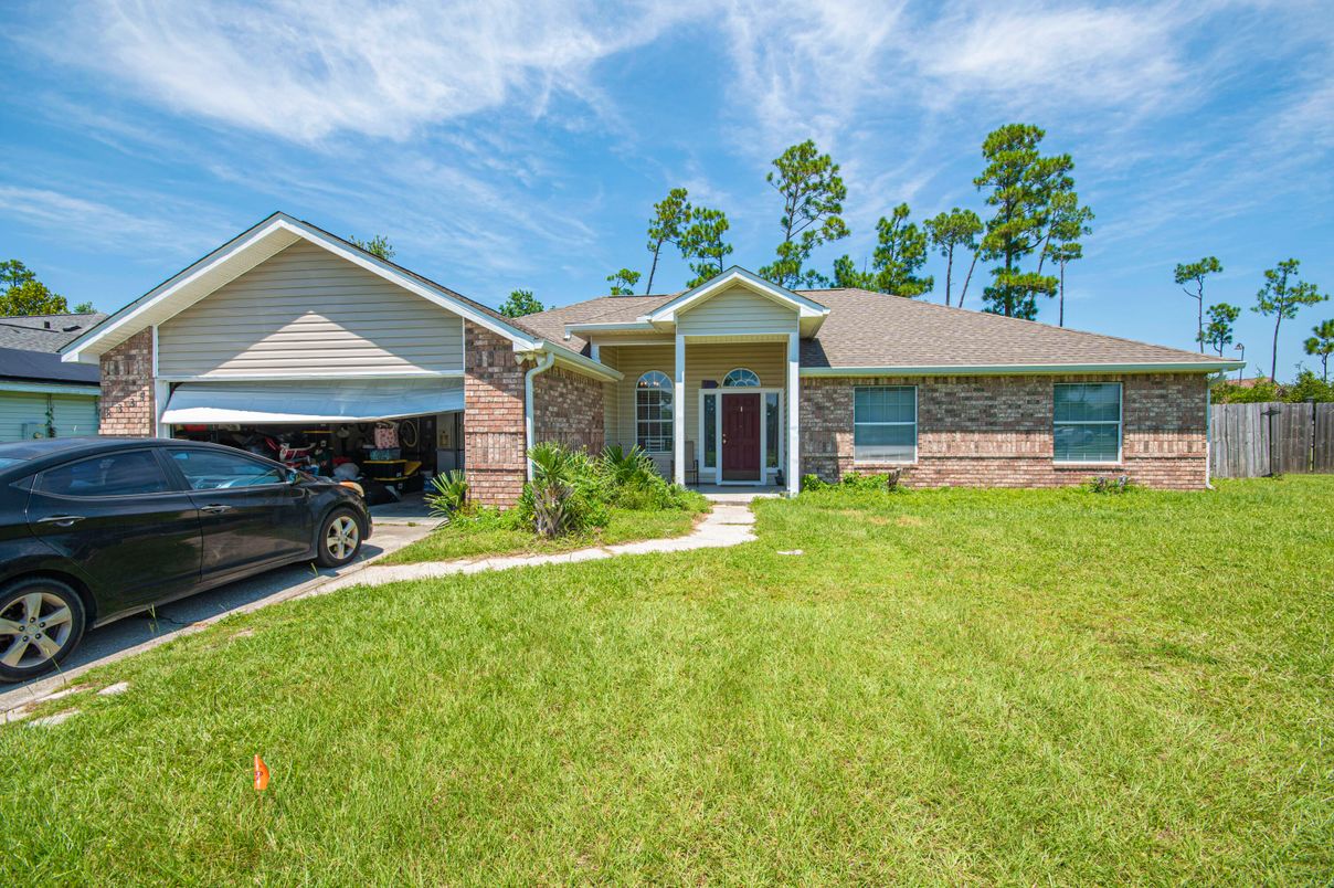 Backyard, Exterior, Facade, Brick Facade, Ranch