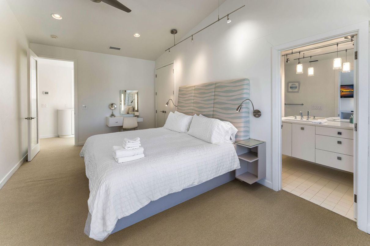 Bathroom, Bedroom, Interior, Pendant Lights, Recessed Lighting