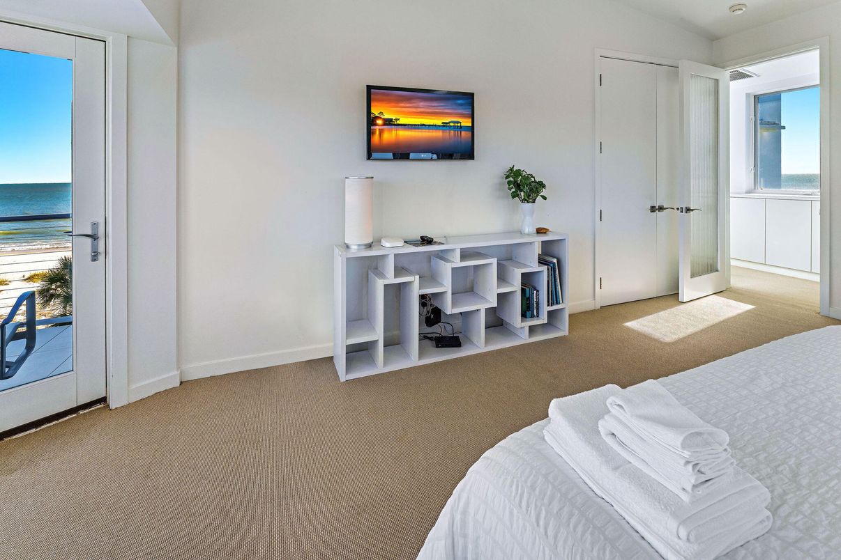 Bedroom, Home Office, Interior, Water