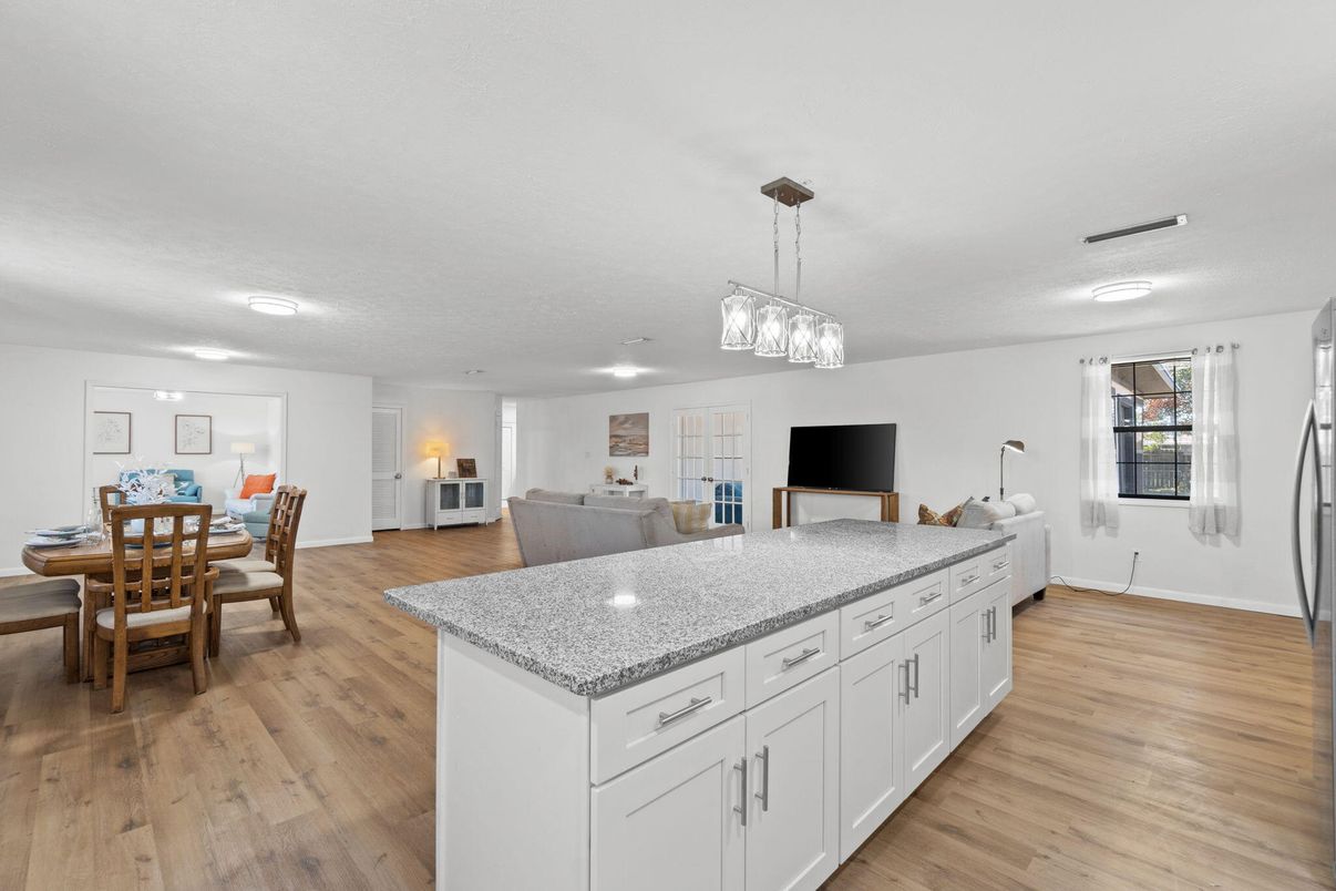 Dining room, Interior, Living room, Pendant Lights, Recessed Lighting, Wood Texture Flooring