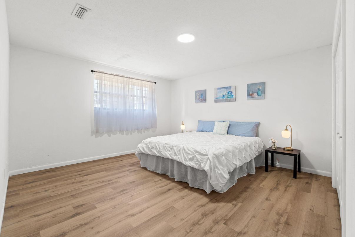 Bedroom, Interior, Recessed Lighting, Wood Texture Flooring