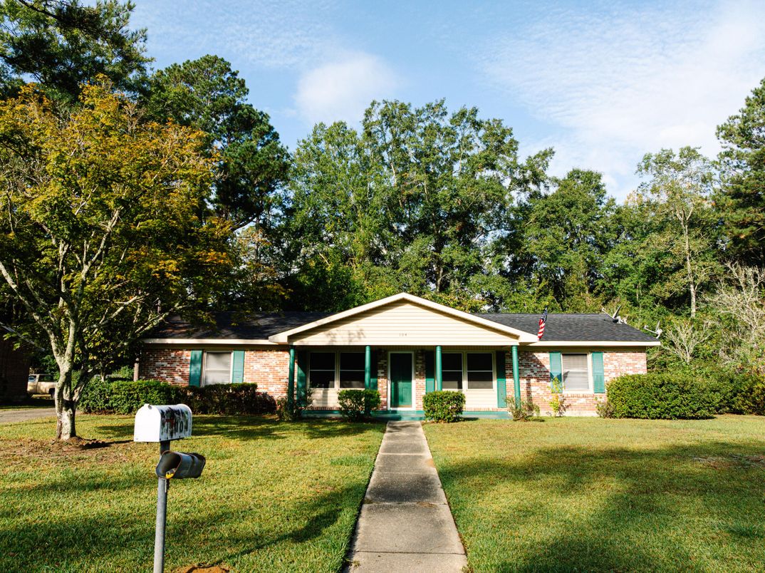 Backyard, Exterior, Facade, Brick Facade, Ranch
