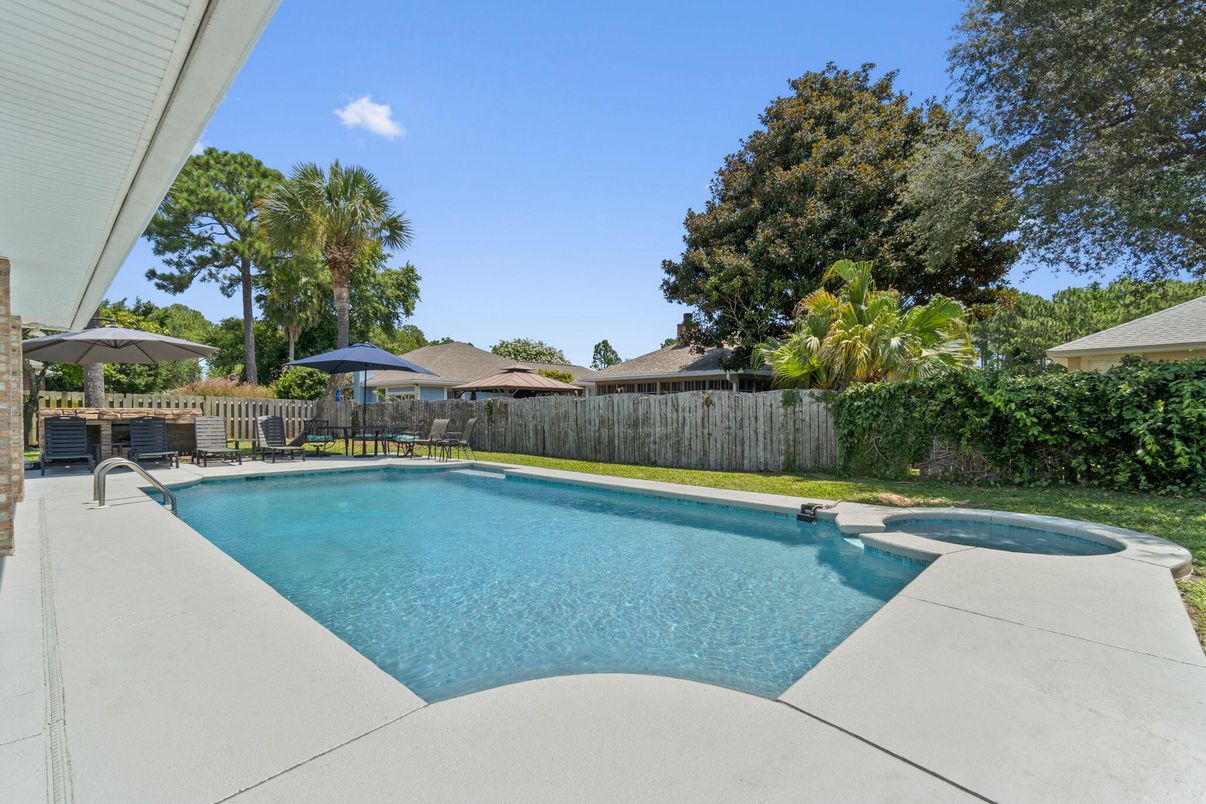 Exterior, Pool