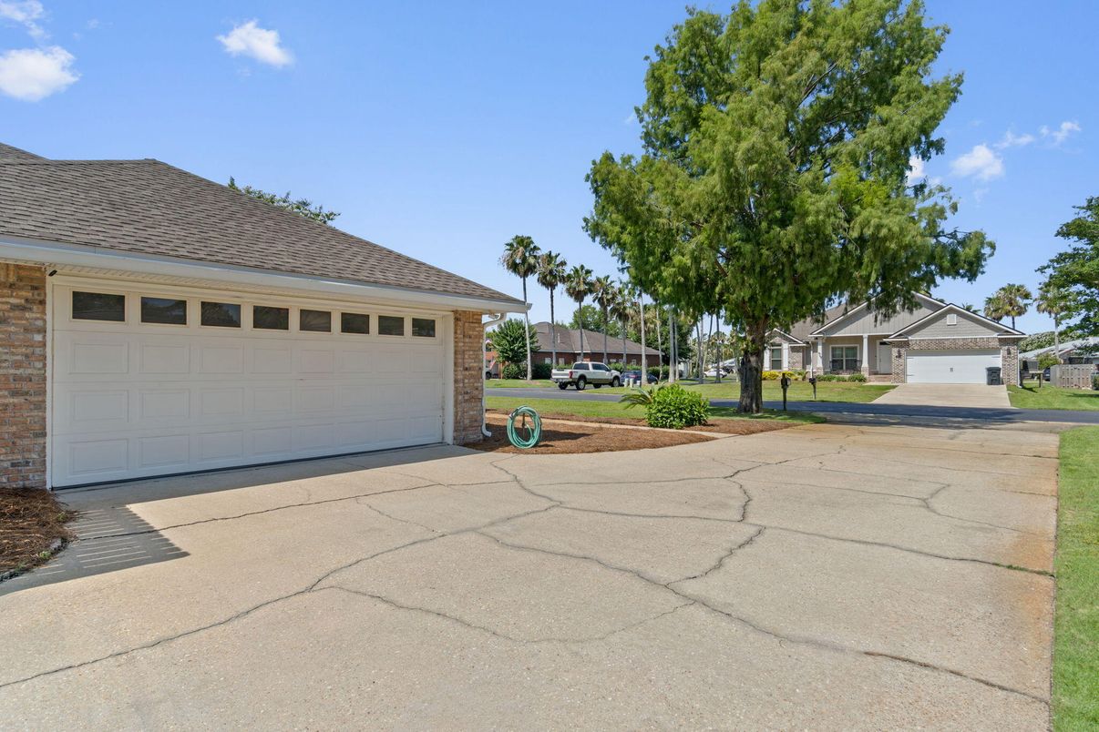 Detached Garage, Exterior