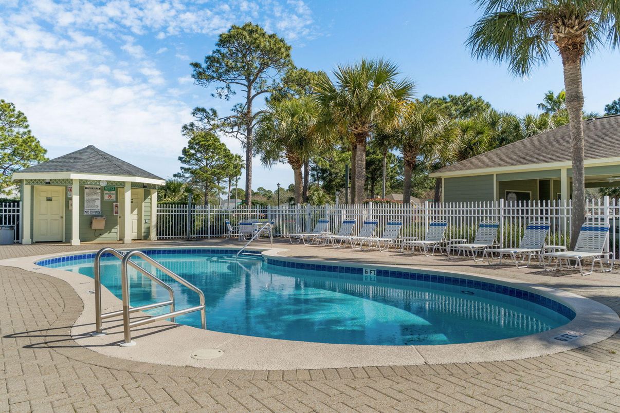 Exterior, Pool