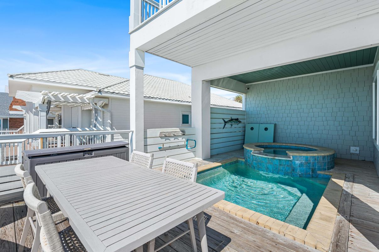 Exterior, Pool