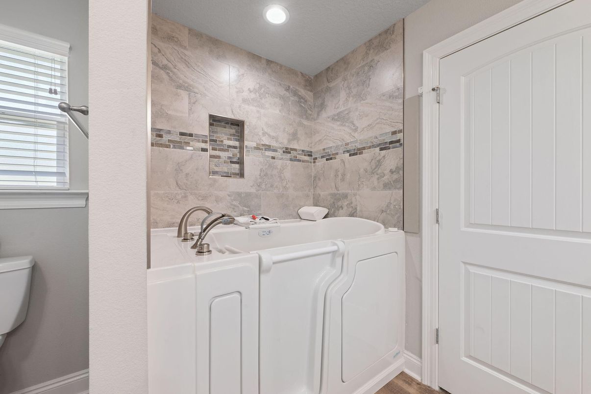 Bathroom, Interior, Recessed Lighting