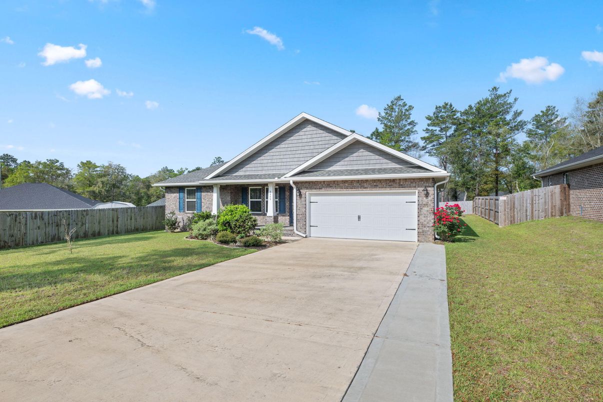 Attached, Exterior, Facade, Brick Facade, Ranch