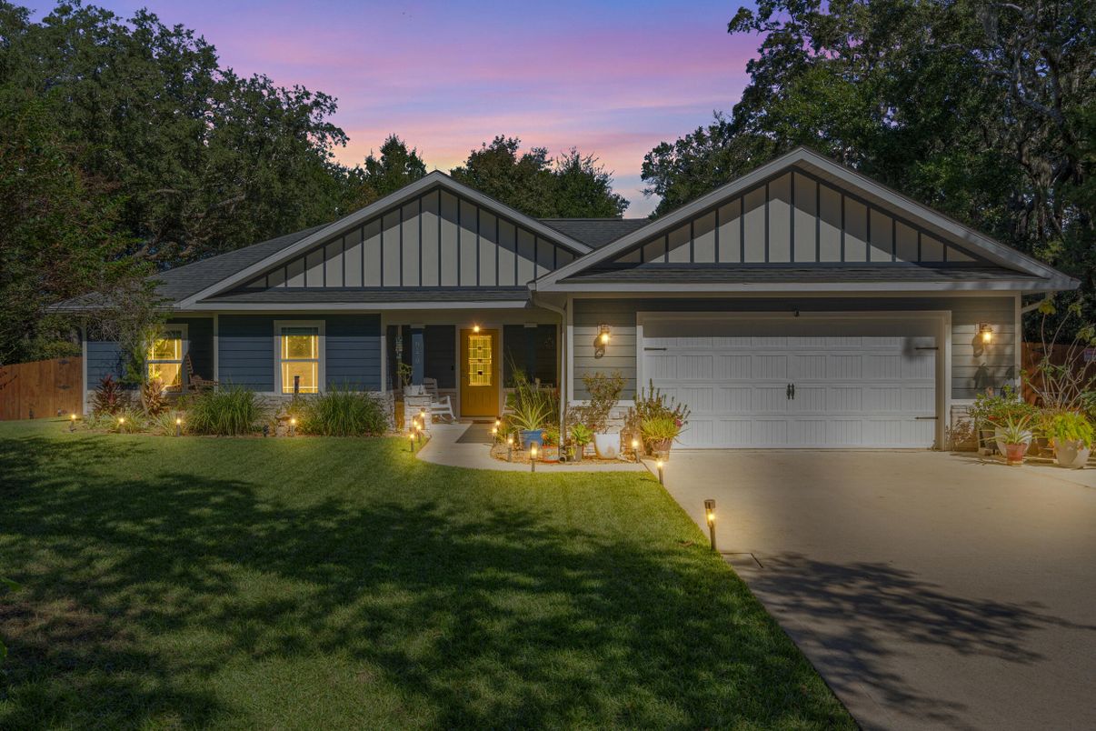 Attached, Exterior, Facade, Ranch