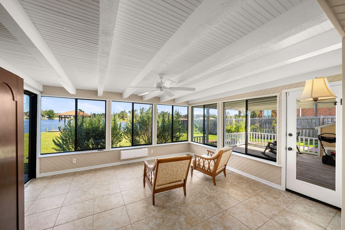 Interior, Sun Room, Water