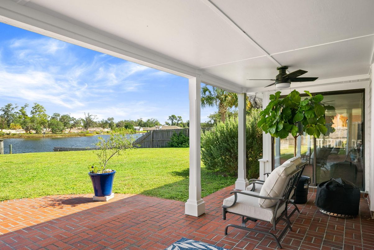 Backyard, Exterior, Sun Room, Water