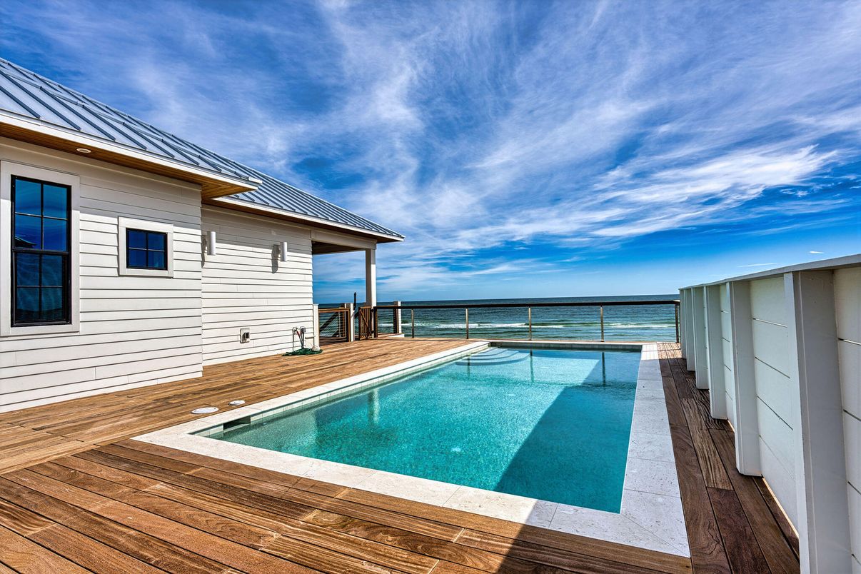 Exterior, Pool, Water