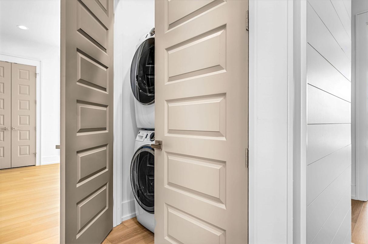 Interior, Utility Closets, Washer, Wood Texture Flooring