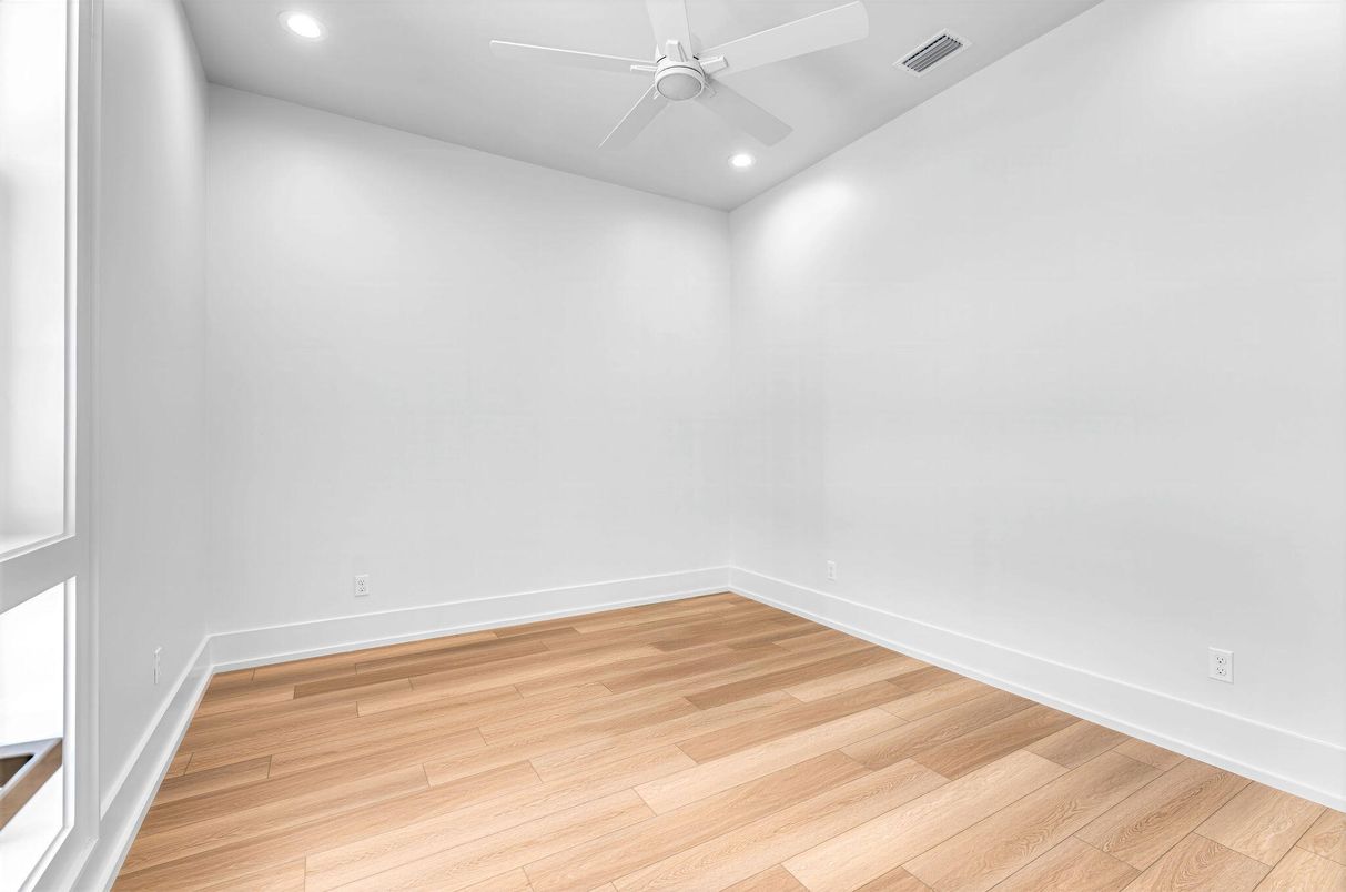 Empty room, Interior, Recessed Lighting, Wood Texture Flooring