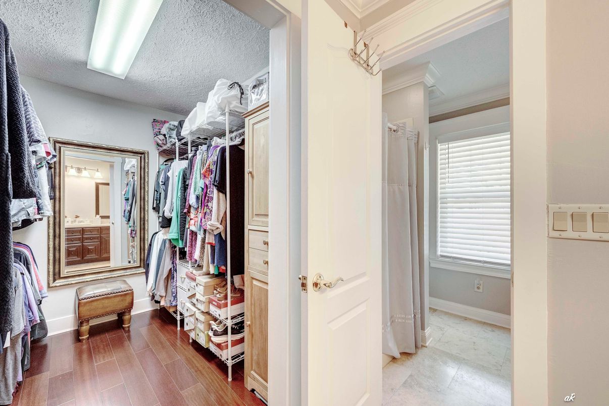 Interior, Walk-in Closets, Wood Texture Flooring