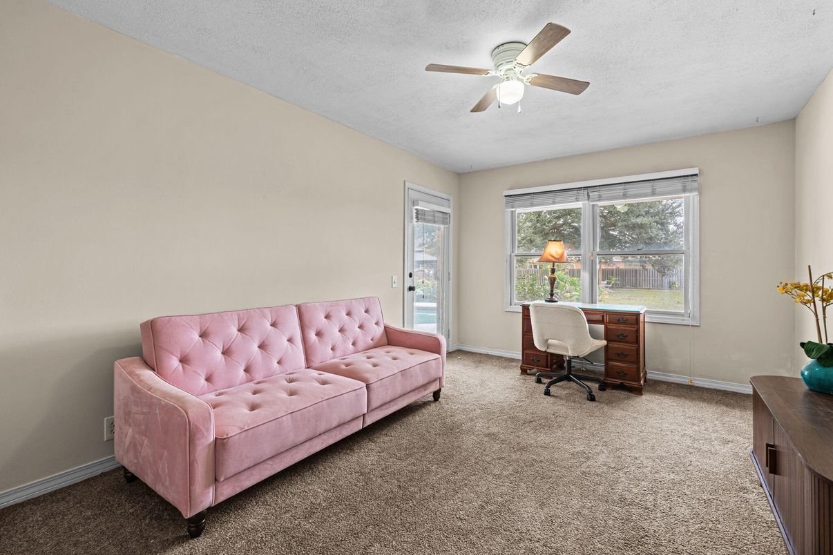 Home Office, Interior