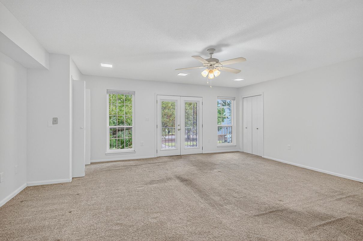Empty room, Interior, Recessed Lighting