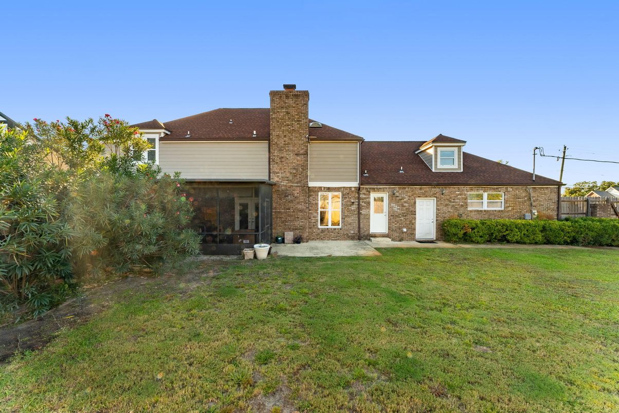 Backyard, Exterior, Facade, Brick Facade, Brick Traditional