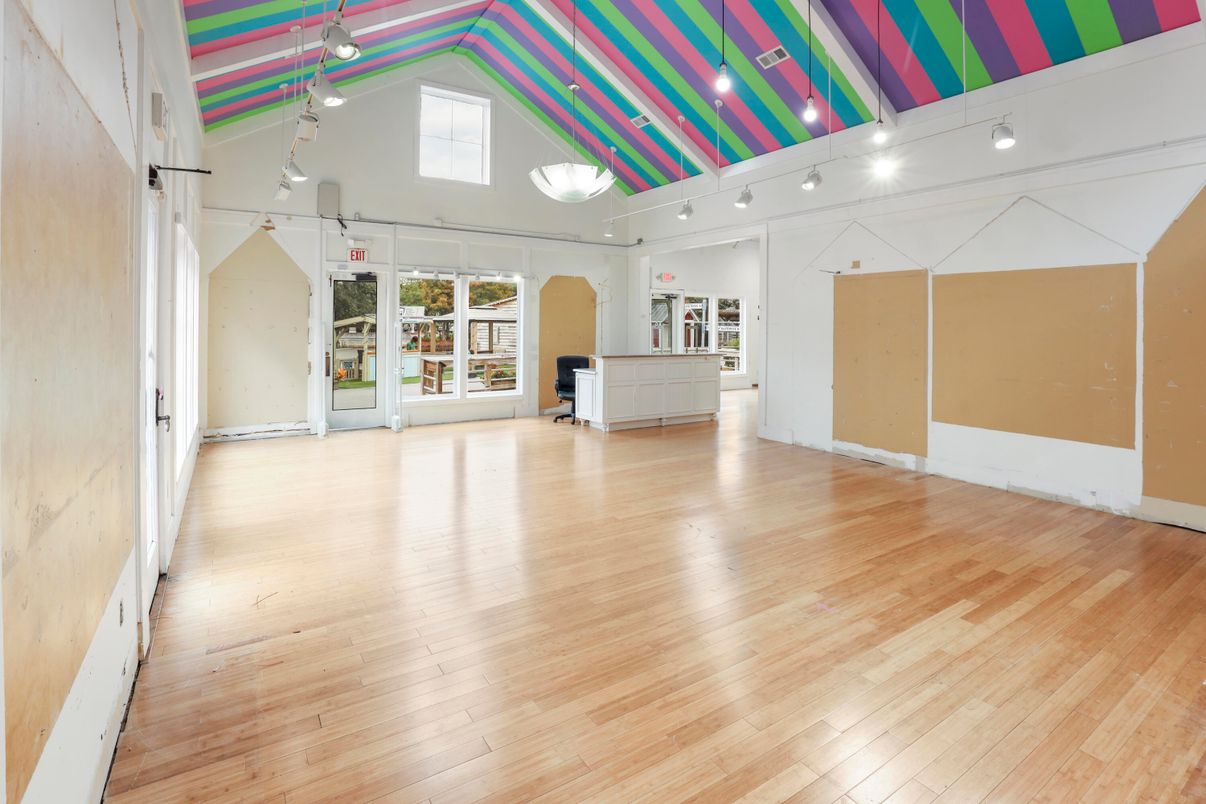 Empty room, Interior, Pendant Lights, Wood Texture Flooring