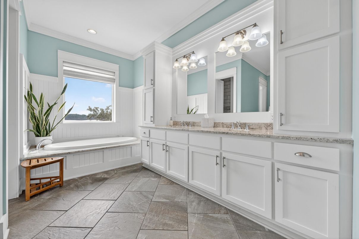 Bathroom, Dual Sink Vanities, Interior, Recessed Lighting