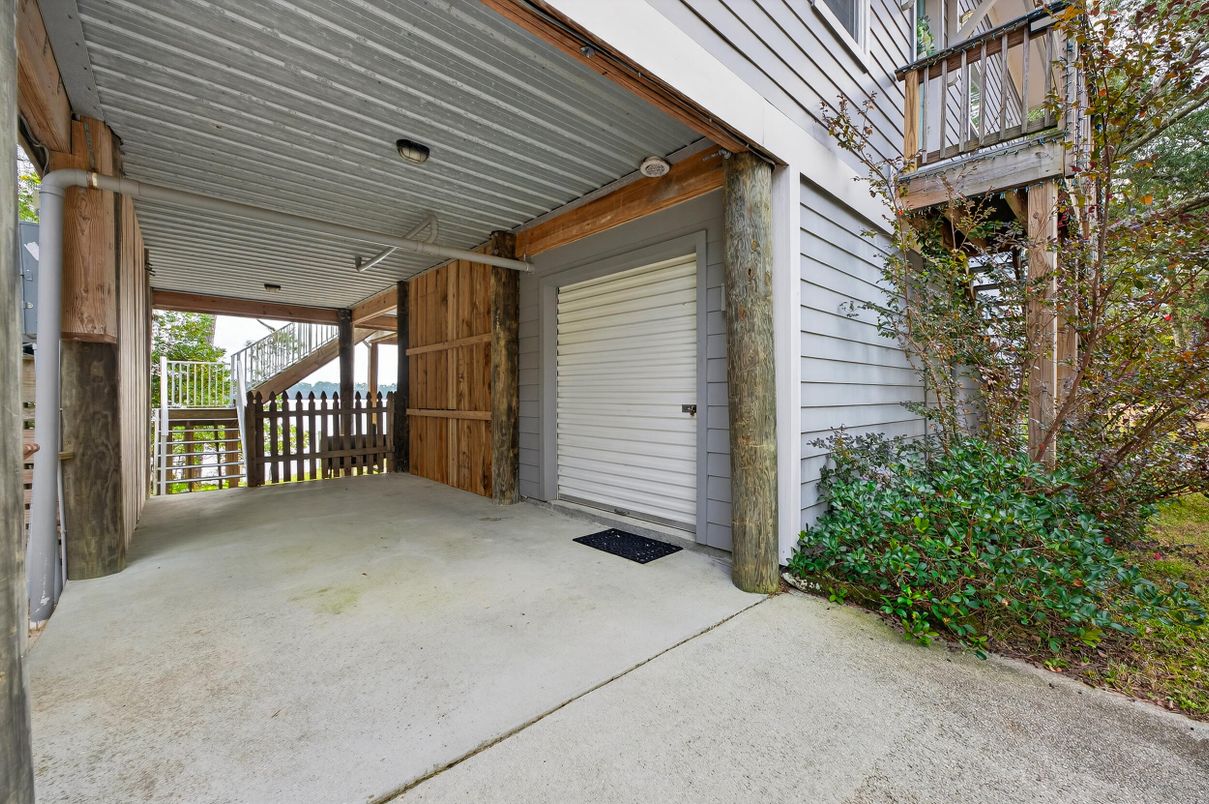 Detached Garage, Exterior